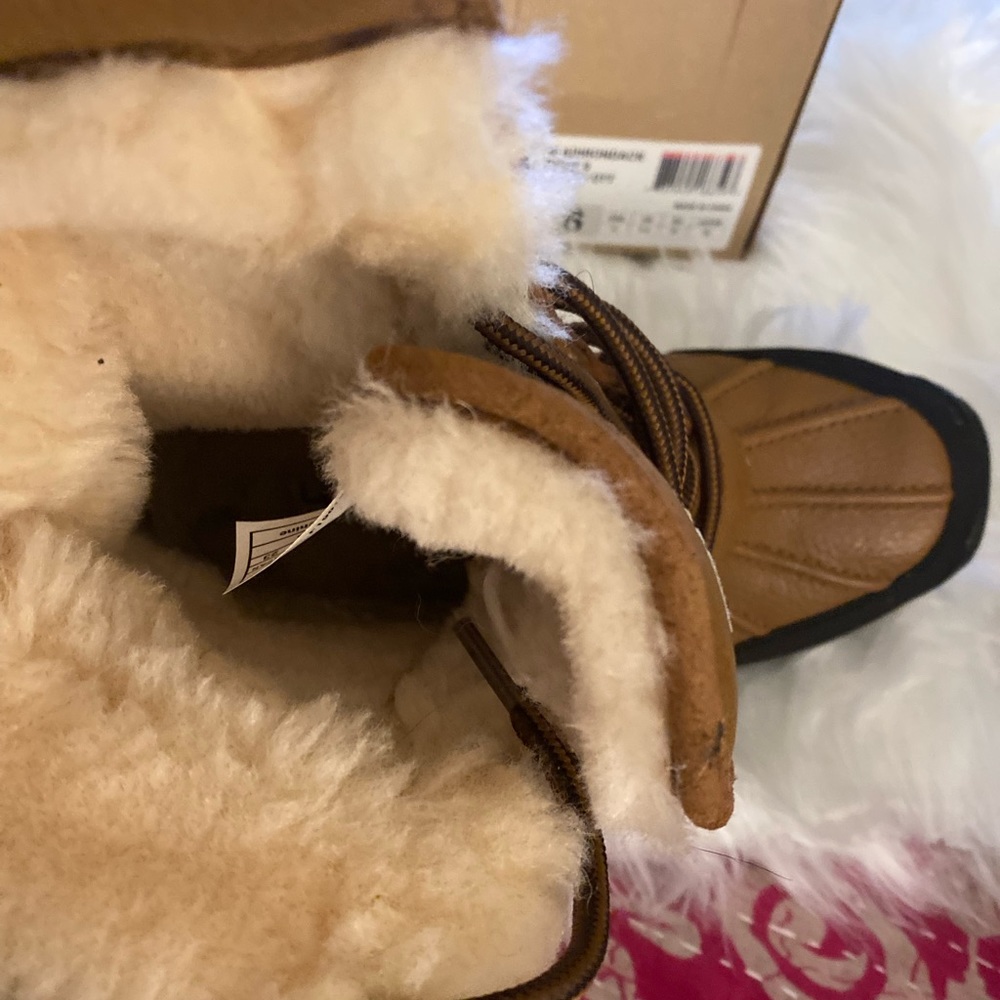 UGGS ADIRONDACK - Picture 4 of 7